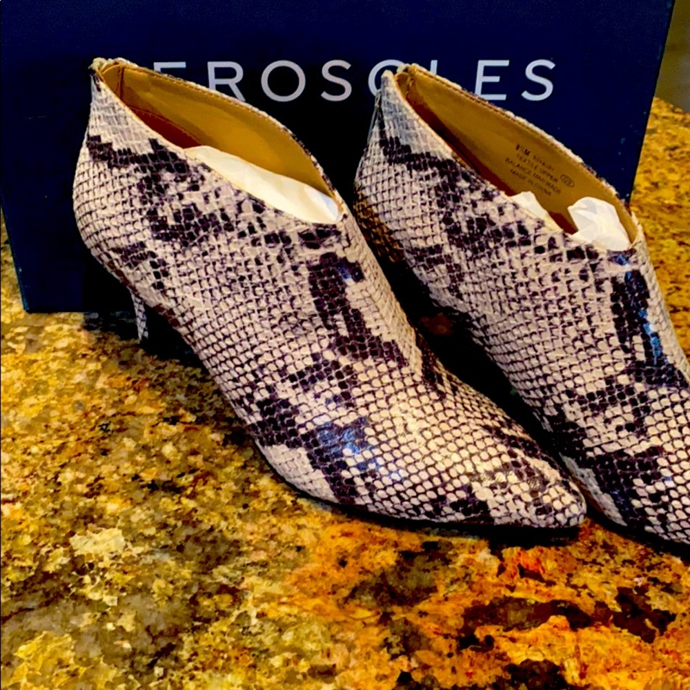 Natural snake kitten heal booties.  Never worn